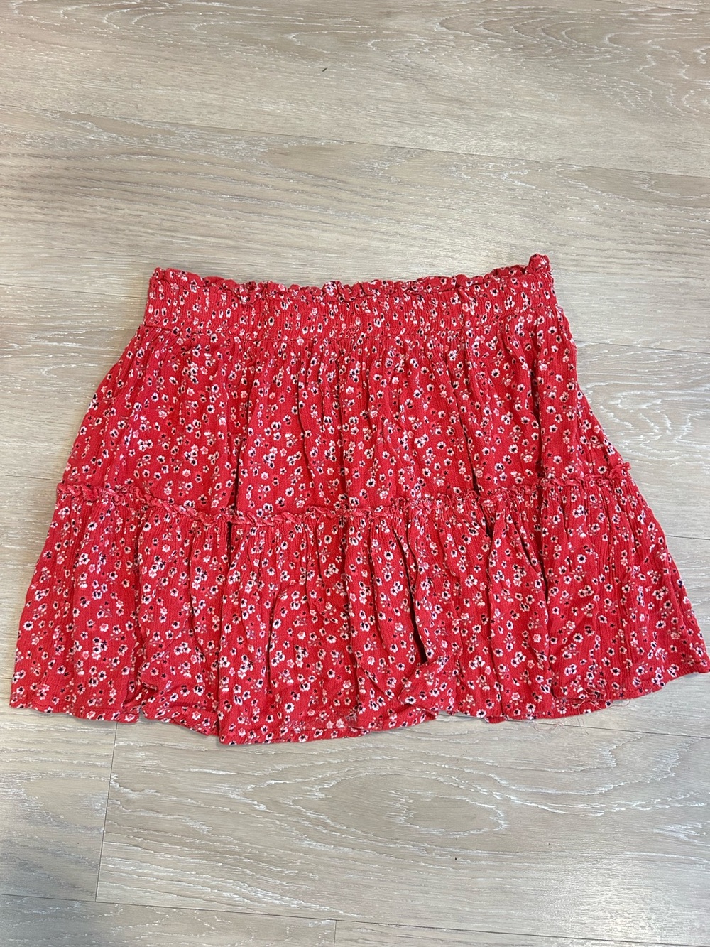 Princess Polly Shah red floral tiered flowy mini skirt size 6 - Picture 2 of 8